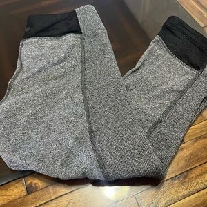 Lululemon Athletica Workout Capri Leggings size 4